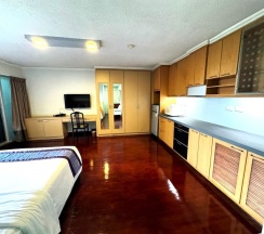 Номер Deluxe с балконом в The Step Sathon