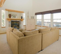 Апартаменты с 4 комнатами в Quiet River *30 Day Minimum 4 Bedroom Townhouse by RedAwning