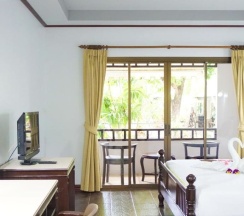 Двухместный номер Standard с видом на бассейн двуспальная кровать в Lamai Inn 99 Bungalows