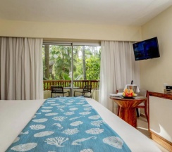 Двухместный номер Standard с красивым видом из окна двуспальная кровать в Impressive Resort & Spa