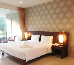 Двухместный номер Deluxe с видом на бассейн двуспальная кровать в L'esprit de Naiyang Beach Resort