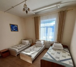 Номер эконом с 3 односпальными кроватями в Маргобай