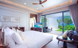 Люкс с красивым видом из окна в Baba Beach Club Hua Hin Luxury Pool Villa Hotel by Sri Panwa