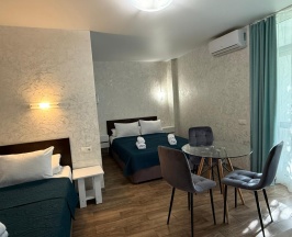 Трехместный номер Делюкс с балконом в Delta nova