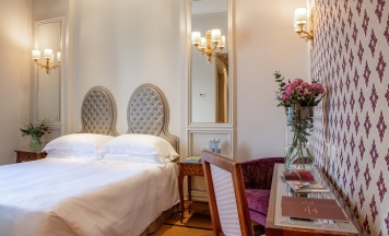 Двухместный номер Classic двуспальная кровать в Hotel Villa Flori