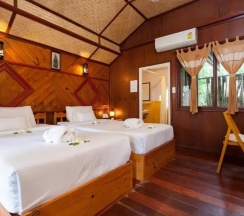 Бунгало Standard с балконом и с красивым видом из окна в Palm Leaf Resort