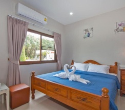 Семейный номер Standard с видом на бассейн в Maikhao Home Garden Bungalow