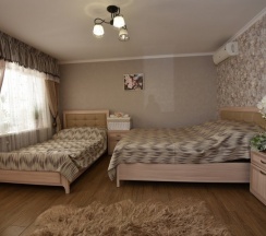 люкс 3-х м. 4.5 в Сказка Инн