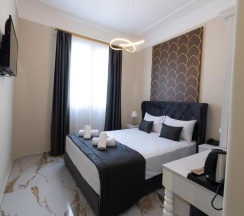 Двухместный номер Deluxe с балконом двуспальная кровать в Modern Luxury Hotel