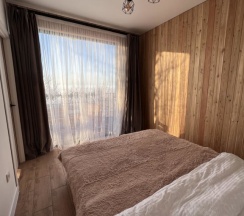 Коттедж с 2 комнатами с балконом и с красивым видом из окна в Alma house