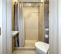 "Стандарт" Стандартный трехместный номер с двуспальной кроватью и дополнительным местом в Диона