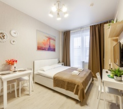 Улучшенная студия с кроватью king size и балконом в Pulkovo Apart