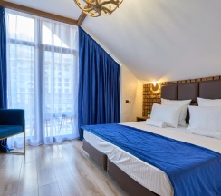 Двухместный номер Комфорт с балконом двуспальная кровать в Астра де Роза