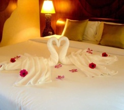 Вилла с балконом и с видом на воду в Bura Resort, Chiang Rai