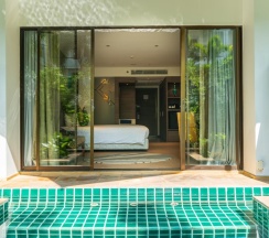 Двухместный номер Plunge Pool Standard Central Building двуспальная кровать в Отель Holiday Inn Resort Phuket Karon Beach by IHG