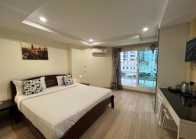 Двухместный номер Deluxe с балконом двуспальная кровать в V Check Inn Sukhumvit 22