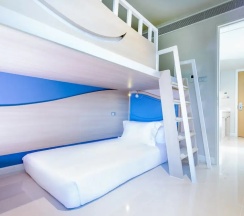 Семейный номер Standard с балконом в Centara Sonrisa Residences & Suites Sriracha