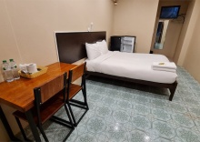 Двухместный номер без окна Standard двуспальная кровать в KKinn South Pattaya Hotel