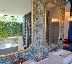 Двухместный номер Standard с видом на бассейн двуспальная кровать в The Kiri Villas Resort