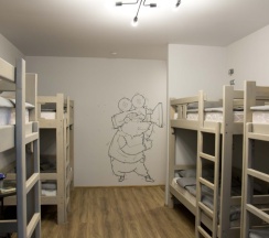 Кровать в общем номере (мужской номер) в Club 1723