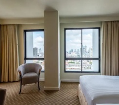 Двухместный номер Grand Deluxe c 1 комнатой с балконом (двуспальная кровать) в Chatrium Sathon Bangkok