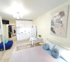Апартаменты с балконом в Апартаменты на улице Александра Матросова 20 корпус 2