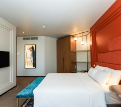 Номер Privilege Luxe с двуспальной кроватью в Mercure