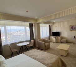 Джуниор сюит с балконом и видом на горы в Green house