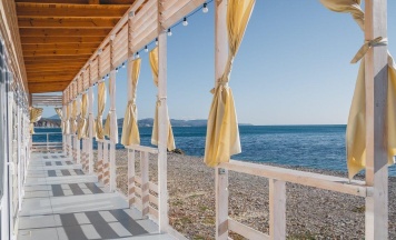 Бунгало улучшенное с 1 двуспальной кроватью №6 в 9-й километр