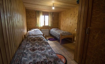 Трехместный номер с 3 односпальными кроватями с видом на горы в Алтайские Дачи
