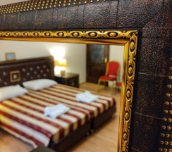 №5 2 односпальные кровати(сдвижные) с видом на внутренний дворик в Elit house