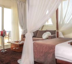 Двухместный номер Honeymooners с видом на море двуспальная кровать в Seagull Beach Resort Families & Couples Only - All Inclusive