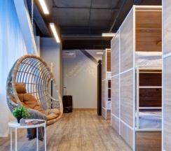 Кровать в просторном 10-и местном общем номере в Roomy Hostel