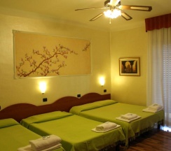 Четырёхместный номер Standard в Hotel America