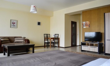 Семейный полулюкс (для 2 взрослых и 2 детей) в Грин