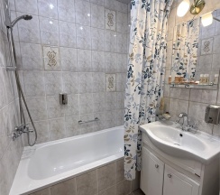 1 Категория (двухкомнатный семейный номер с 2 раздельными кроватями с видом в атриум) в Hotel park river