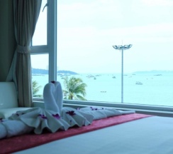 Люкс с видом на море в The Beach Front Resort Pattaya  - SHA Plus