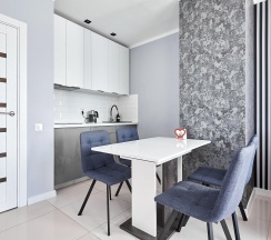 2-комнатные апартаменты люкс с 1 односпальной и 2 двуспальными кроватями в Ваш Комфорт Апарт на улице Дмитрия Благоева