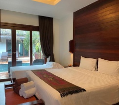 Трёхместный номер Standard с видом на бассейн в Howard Johnson by Wyndham Phuket Naiyang