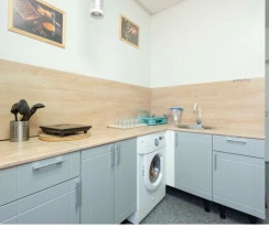 Кровать в 8-местном общем номере (Желтый) в Гости в гости