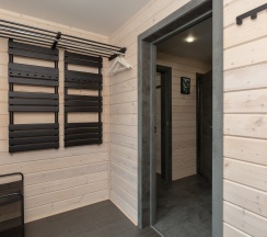 Двухэтажный дом с двумя спальнями в Люди в уюте