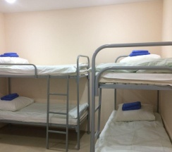 Кровать в 8-местном общем номере в Арт-Хостел