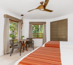 Номер с видом на сад в Shangri-la Caribe Beach Village Resort