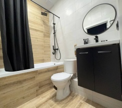 Трехместный номер с кроватью размера "King-size" и односпальной кроватью в THouse