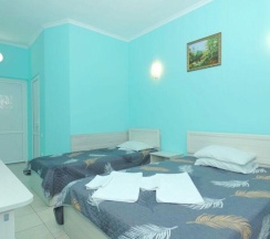 Комната стандарт с 1 односпальной и 1 двуспальной кроватью в Стерх