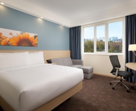 Номер стандарт семейный с 1 двуспальной кроватью в Hampton by hilton Krasnodar