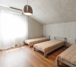 Коттедж с 6 комнатами с балконом и с красивым видом из окна в Дом пробуждения