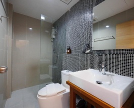 Двухместный номер Standard с балконом двуспальная кровать в La Vista Patong Hotel
