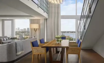 Двухместный люкс Penthouse Дуплекс с видом на воду двуспальная кровать в Hilton Fort Lauderdale Marina