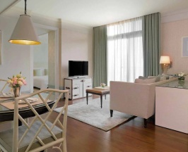Двухместный люкс c 1 комнатой с видом на город двуспальная кровать в Oriental Residence Bangkok